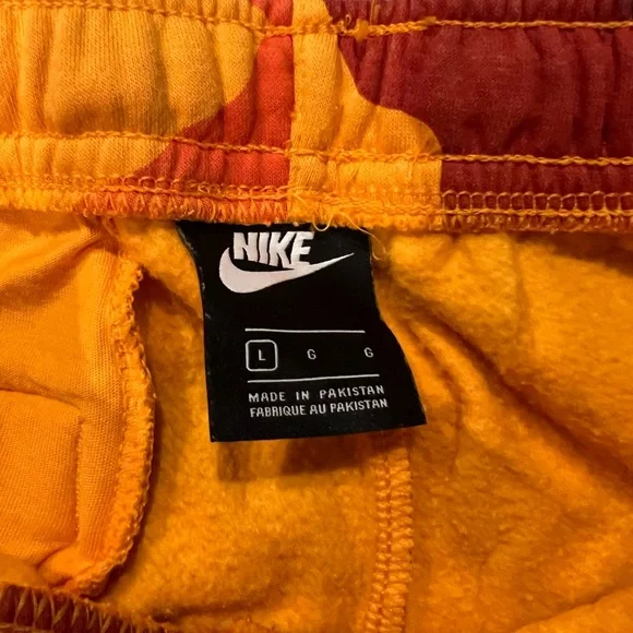 Nike Men’s Orange & Red Camo Sweatpants - Picture 2 of 2